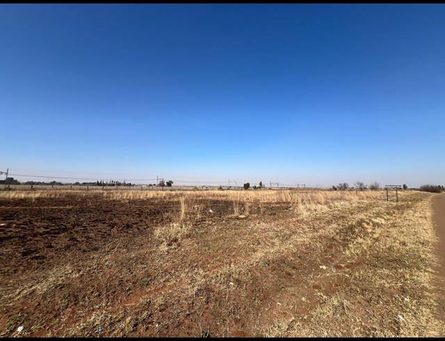 10,881M² VACANT LAND FOR SALE IN HIGHBURY